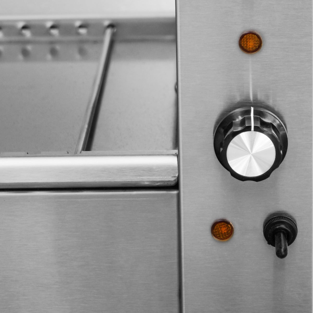 Benchstar EHW-150 - Hot Food Display Warmer, 2 Angled Shelves, 1500mm - image 7